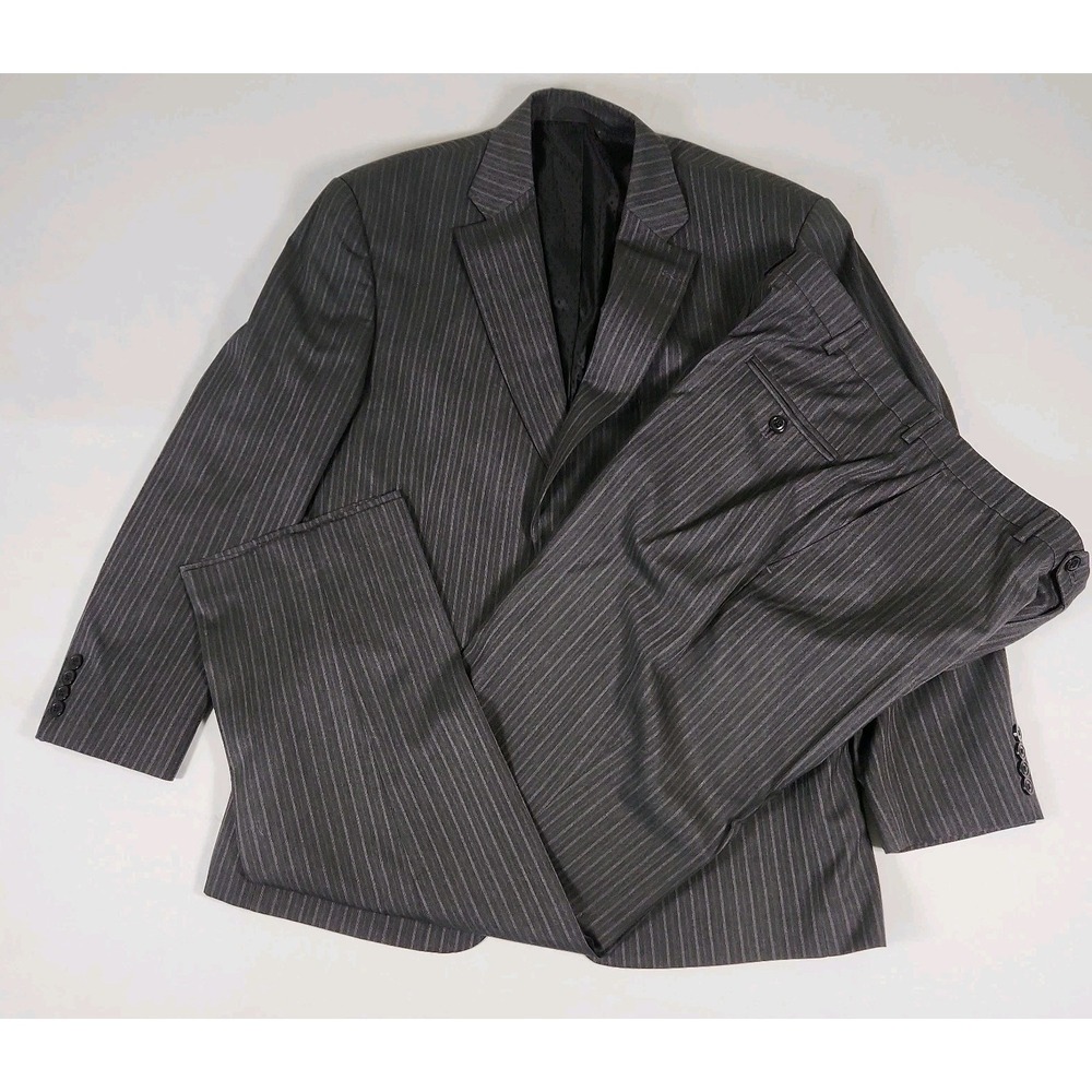 Haggar Men's 2 Piece Suit 44R/R Gray Pinstripe  Jacket & Pants Polyester Blend